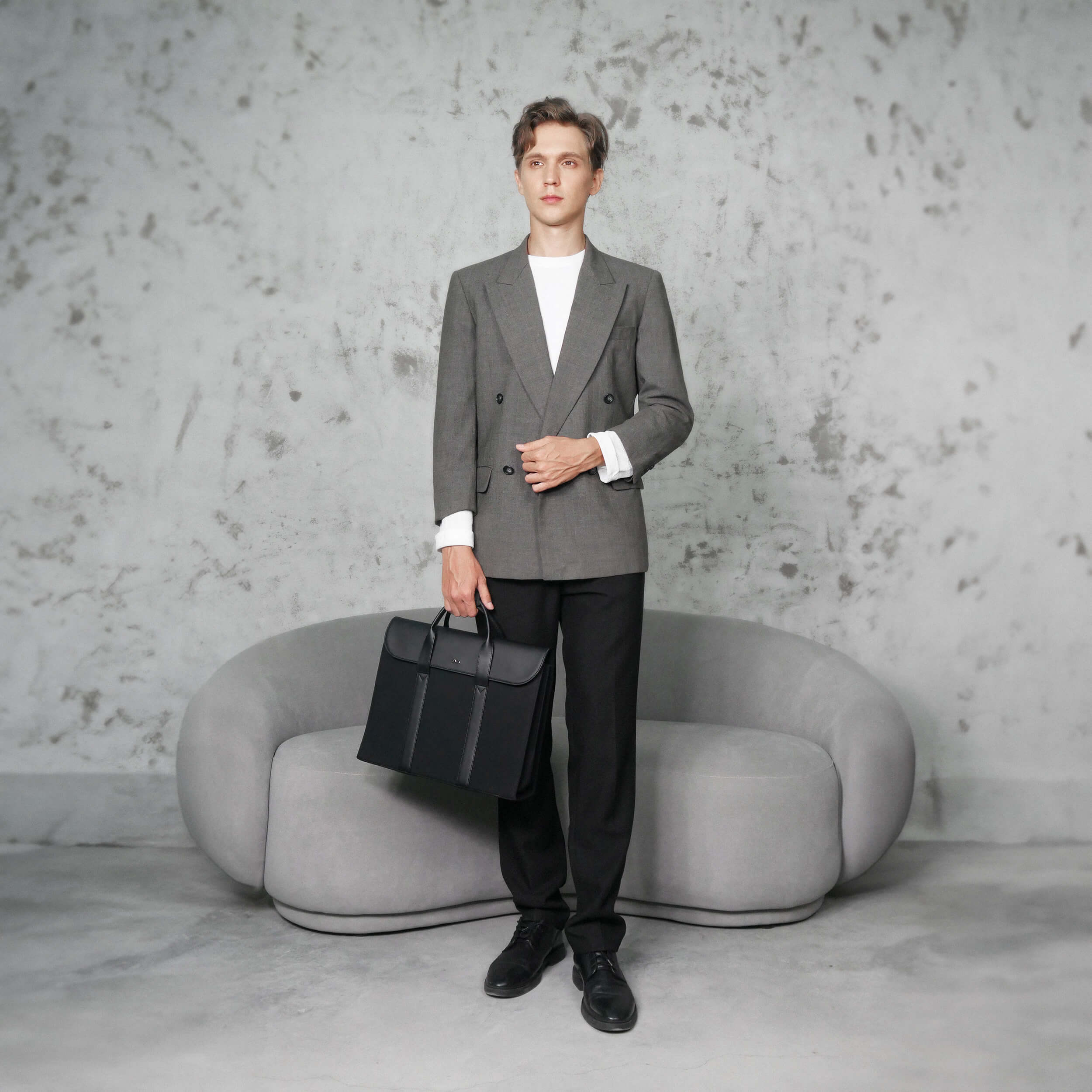 Se7en Briefcase – sleek office bag for workaholics