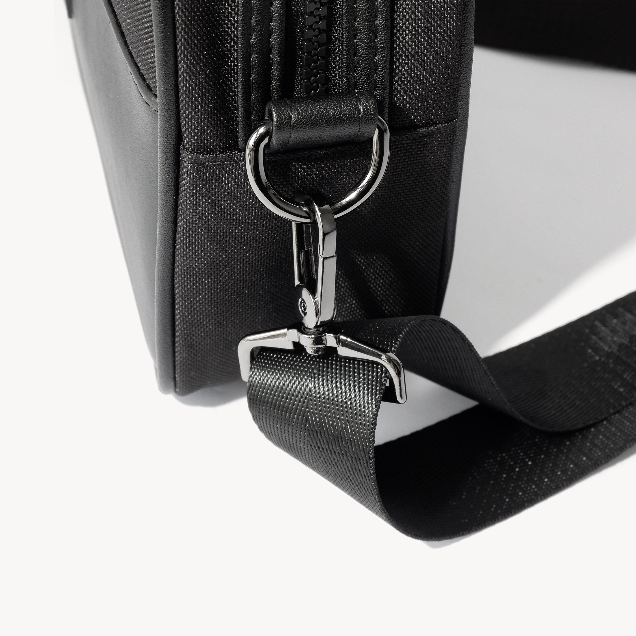 Cedric Shoulder Bag Unisex