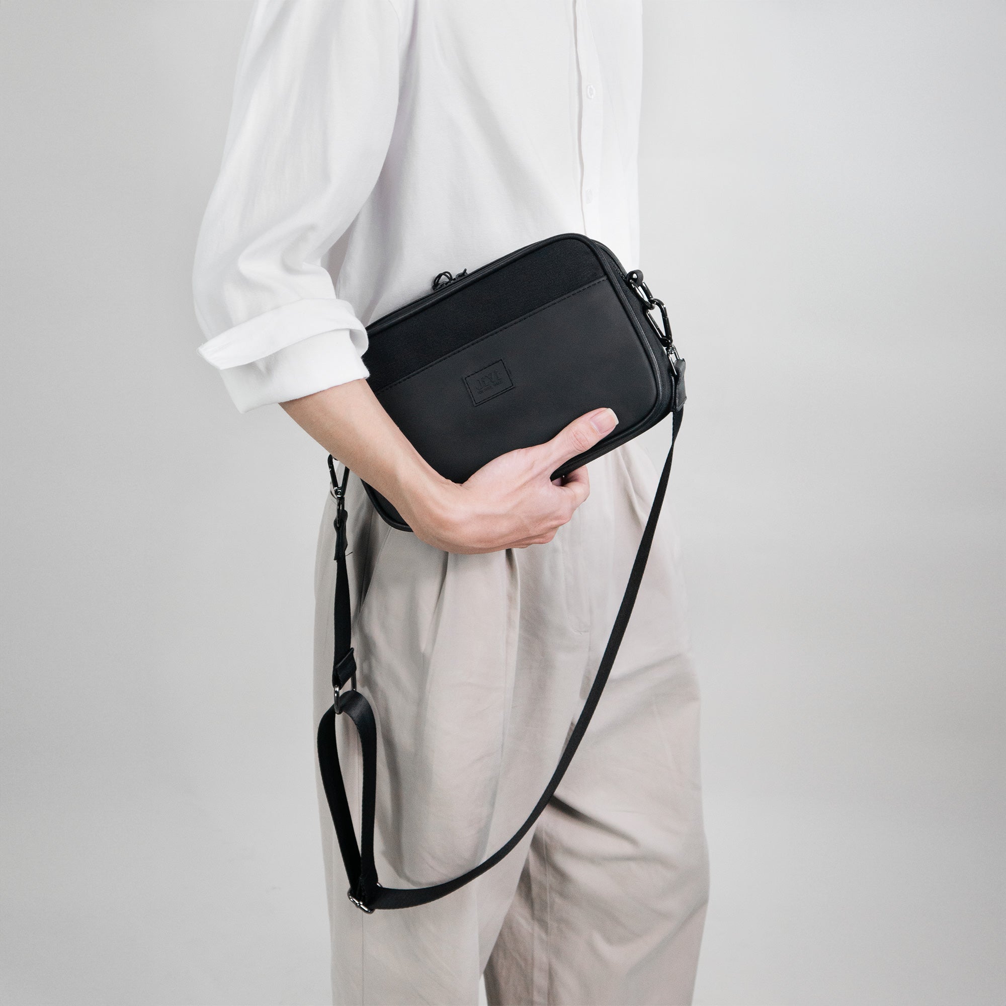 Cedric Shoulder Bag Unisex