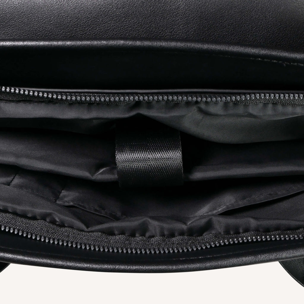 Aurelius Briefcase with smart inner compartments