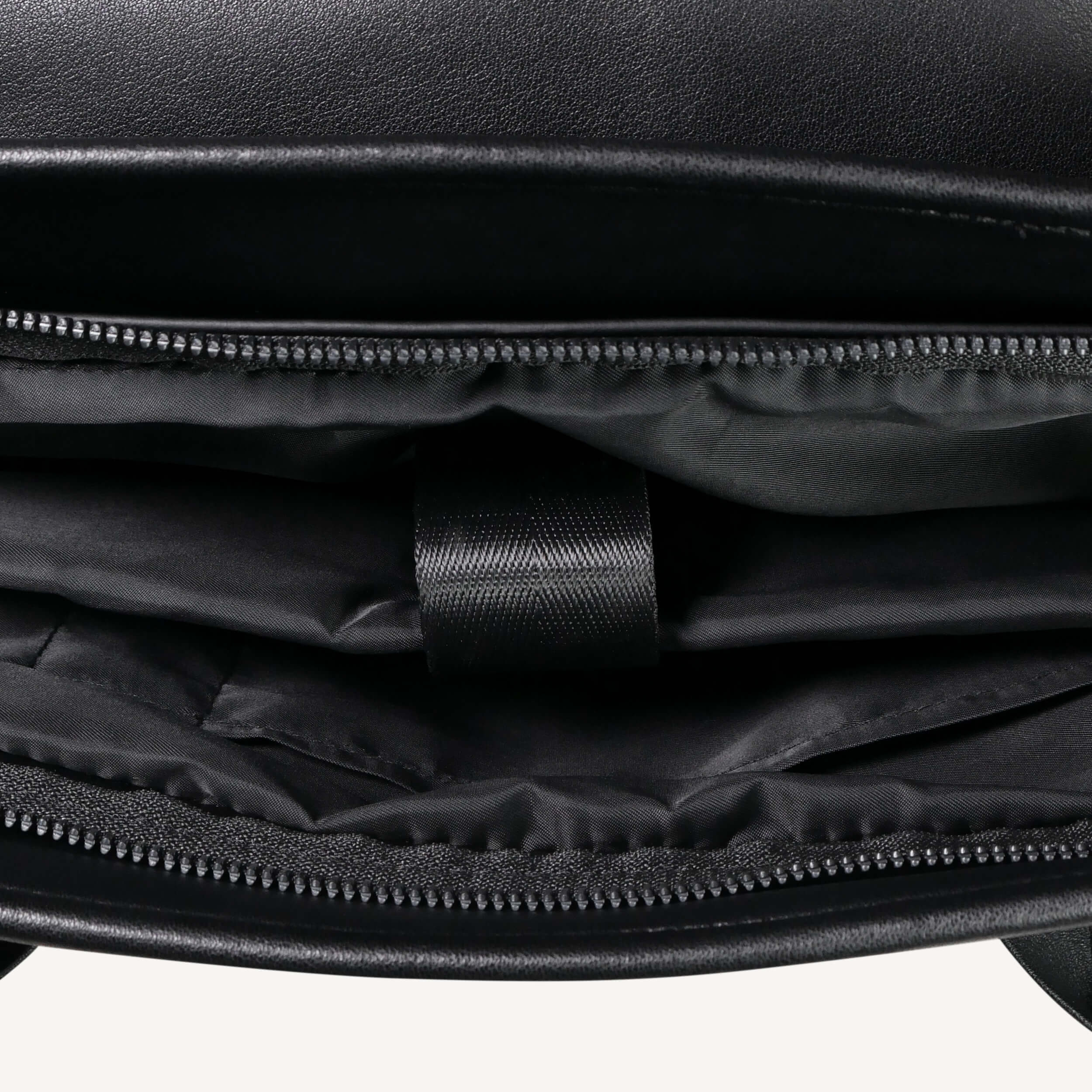 Aurelius Briefcase with smart inner compartments